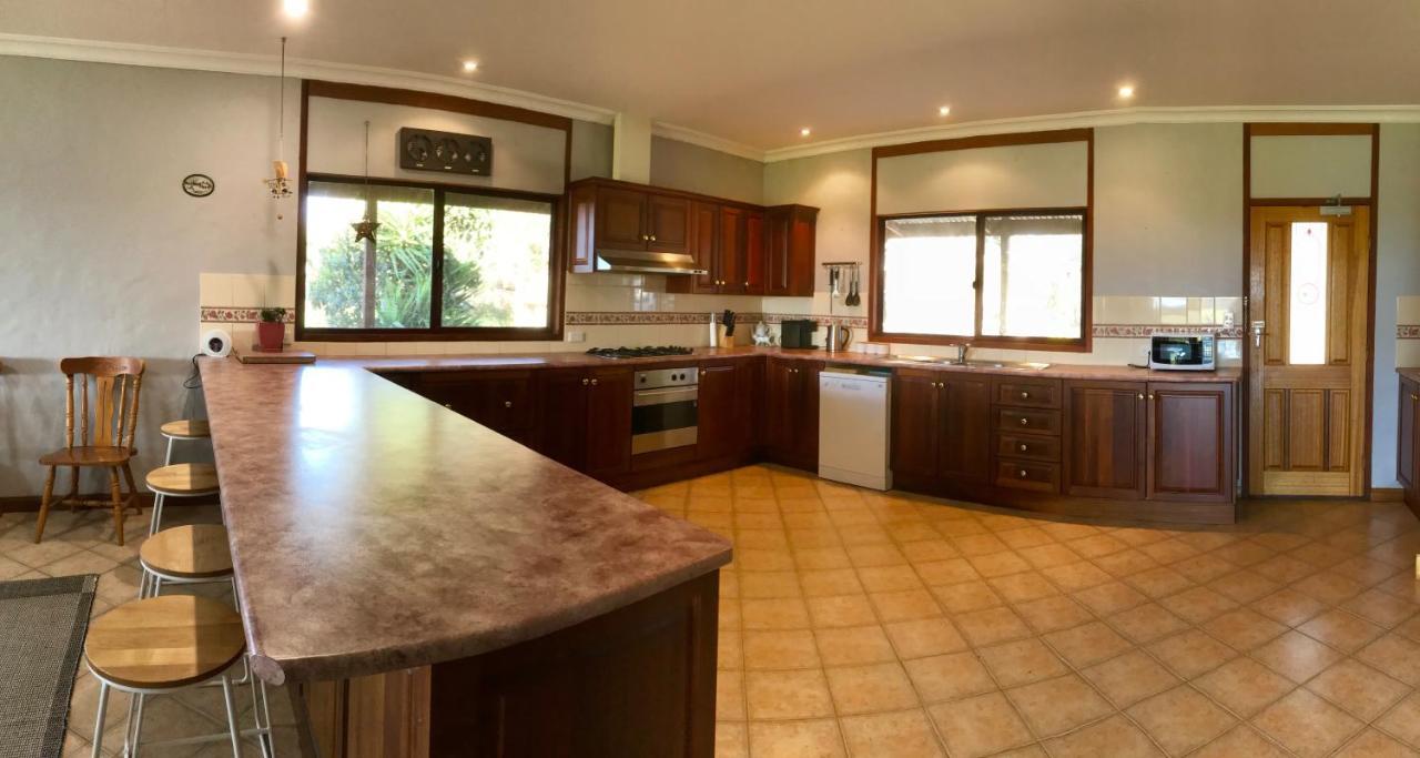 Bee'S Place - 3 Bedroom Home On 10 Acres Of Land With Distant Ocean Views Emu Bay Exterior foto